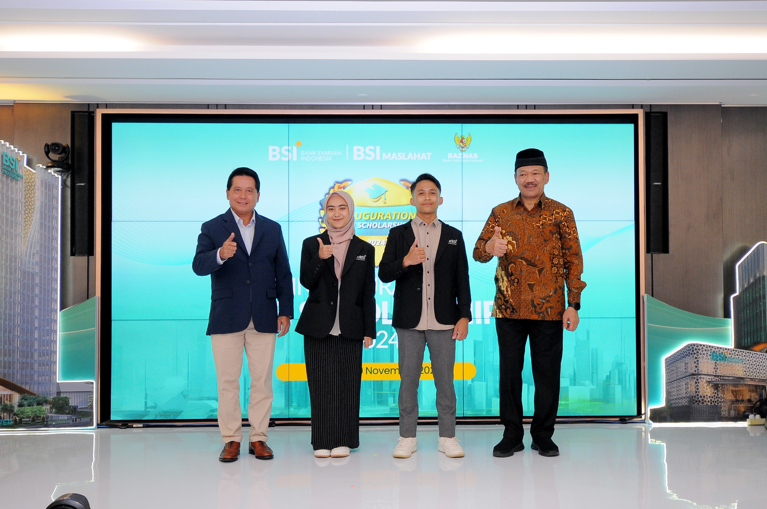 (Foto) Dukung Pendidikan Berkualitas, BSI Salurkan Beasiswa ke 124 Sekolah