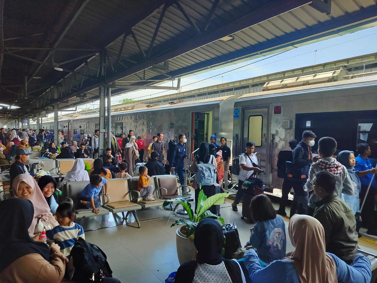 Antusiasme Tinggi, KAI Catatkan Penjualan Tiket 113% di Awal Libur Paskah