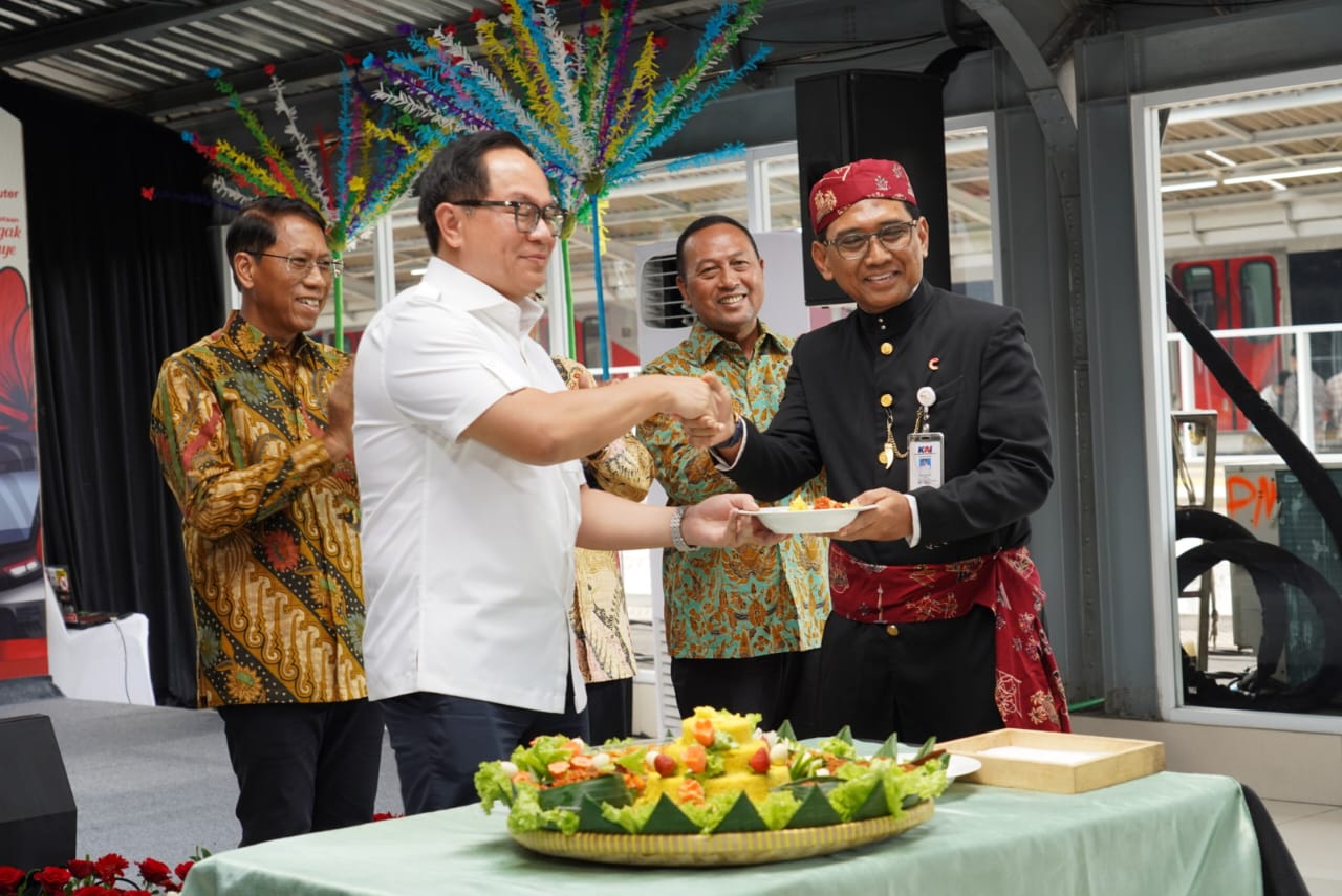 100 Tahun KRL: KAI Group Perkokoh Peran Sentral dalam Transportasi Nasional yang Terintegrasi dan Berkelanjutan