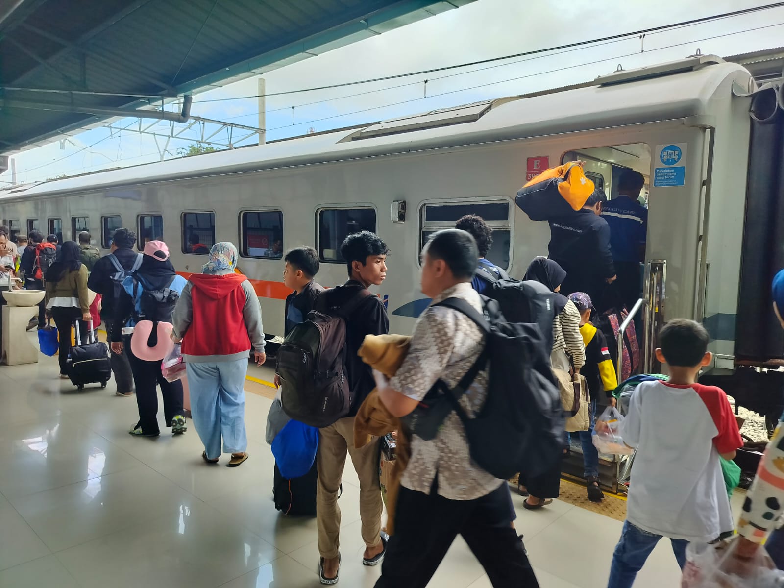 Mudik 2025 Lebih Mudah: KAI Layani 1,66 Juta Pelanggan, 3,4 Juta Tiket Terjual, dan Pengiriman Kucing Via Kalog Express