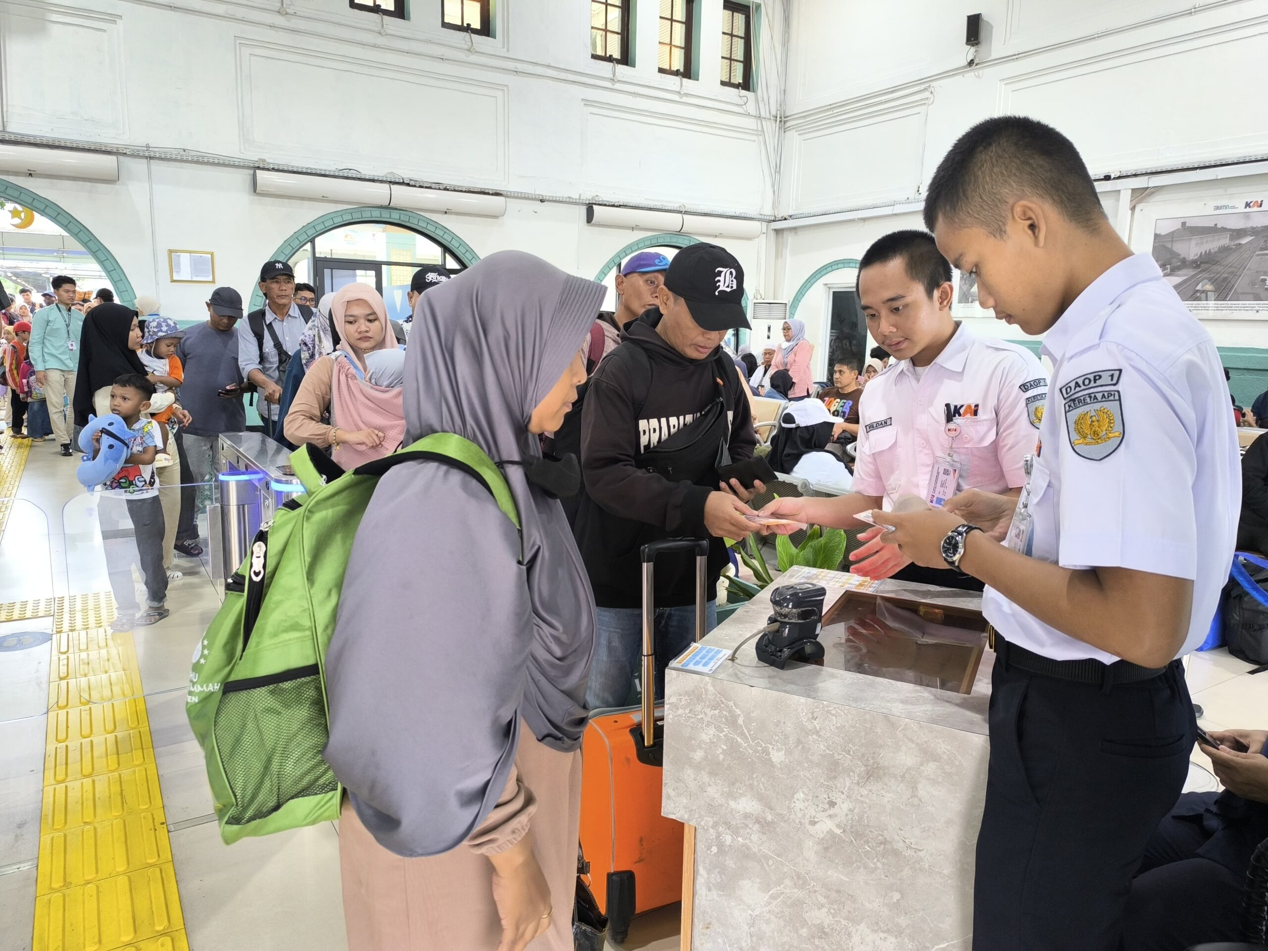 KAI Hadirkan Layanan Mudik 2025: 1,66 Juta Pelanggan Terlayani, 3,4 Juta Tiket Terjual, dan Solusi Pengiriman Kucing