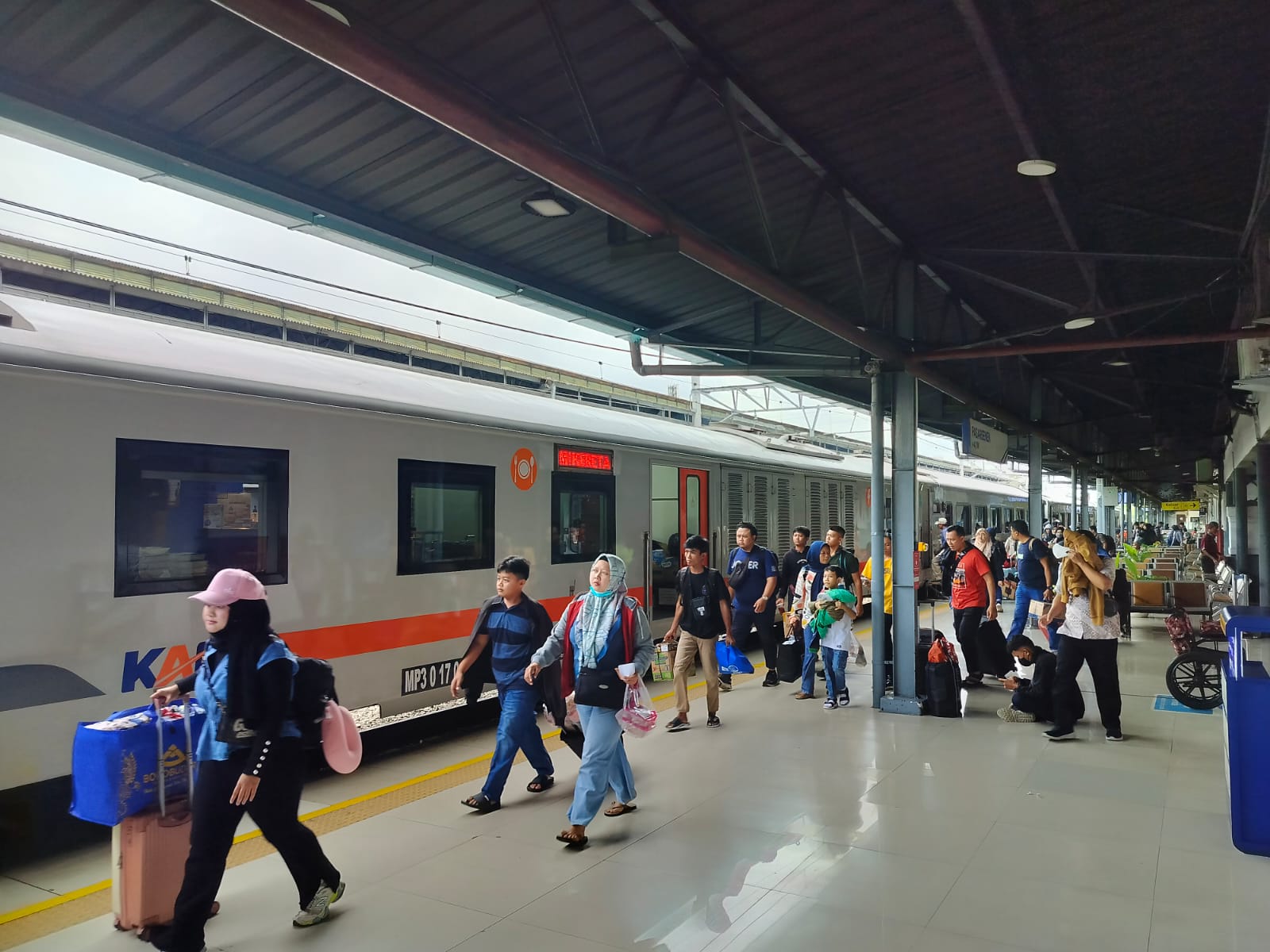 KAI Pastikan Mudik Aman: 1,66 Juta Pelanggan, 3,4 Juta Tiket Terjual, dan Solusi Mudik Kucing dengan Kalog Express
