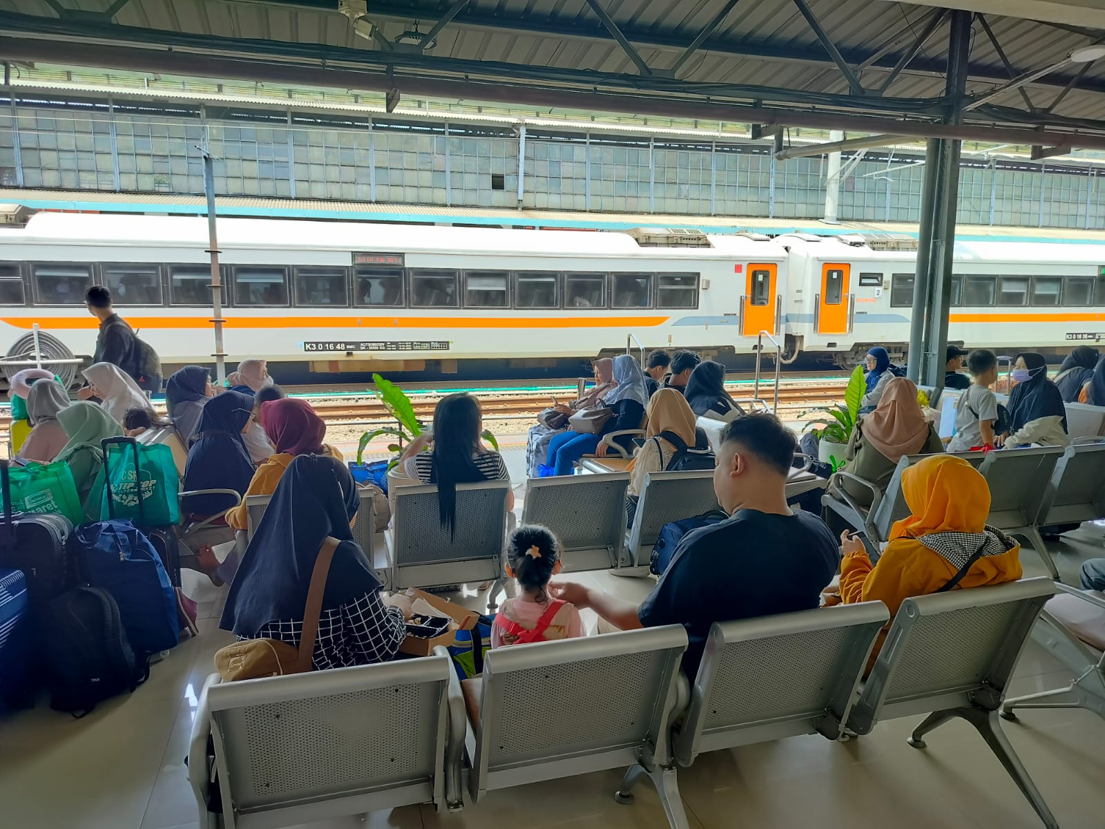 Kapasitas Kereta Api Meningkat untuk Layani Antusiasme Pasca Lebaran