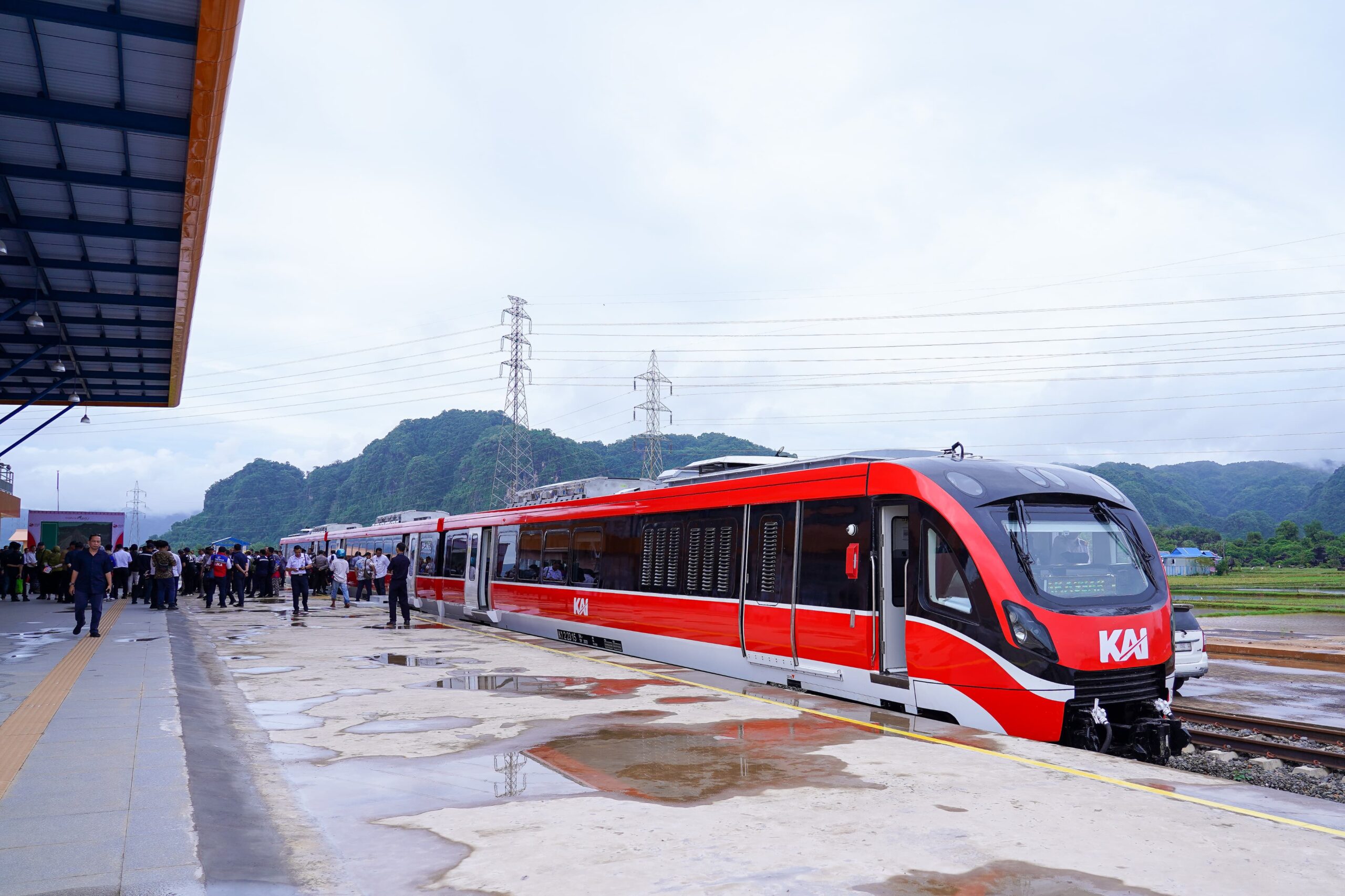 KA Makassar–Parepare Catatkan Lonjakan Penumpang Dramatis Selama Libur Paskah 2025
