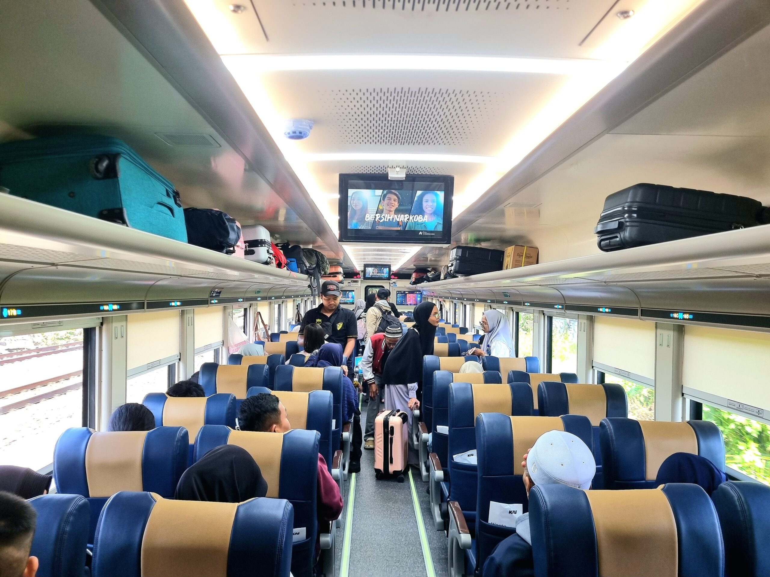 Pesona Kereta Api di Libur Paskah: Tiket Terjual 846 Ribu, Okupansi 102 Persen