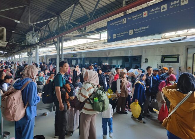 Arus Balik Waisak 2025, KAI Mencatatkan Pencapaian Okupansi Lebih Dari 100% dengan Kereta Api Favorit yang Memenuhi Permintaan