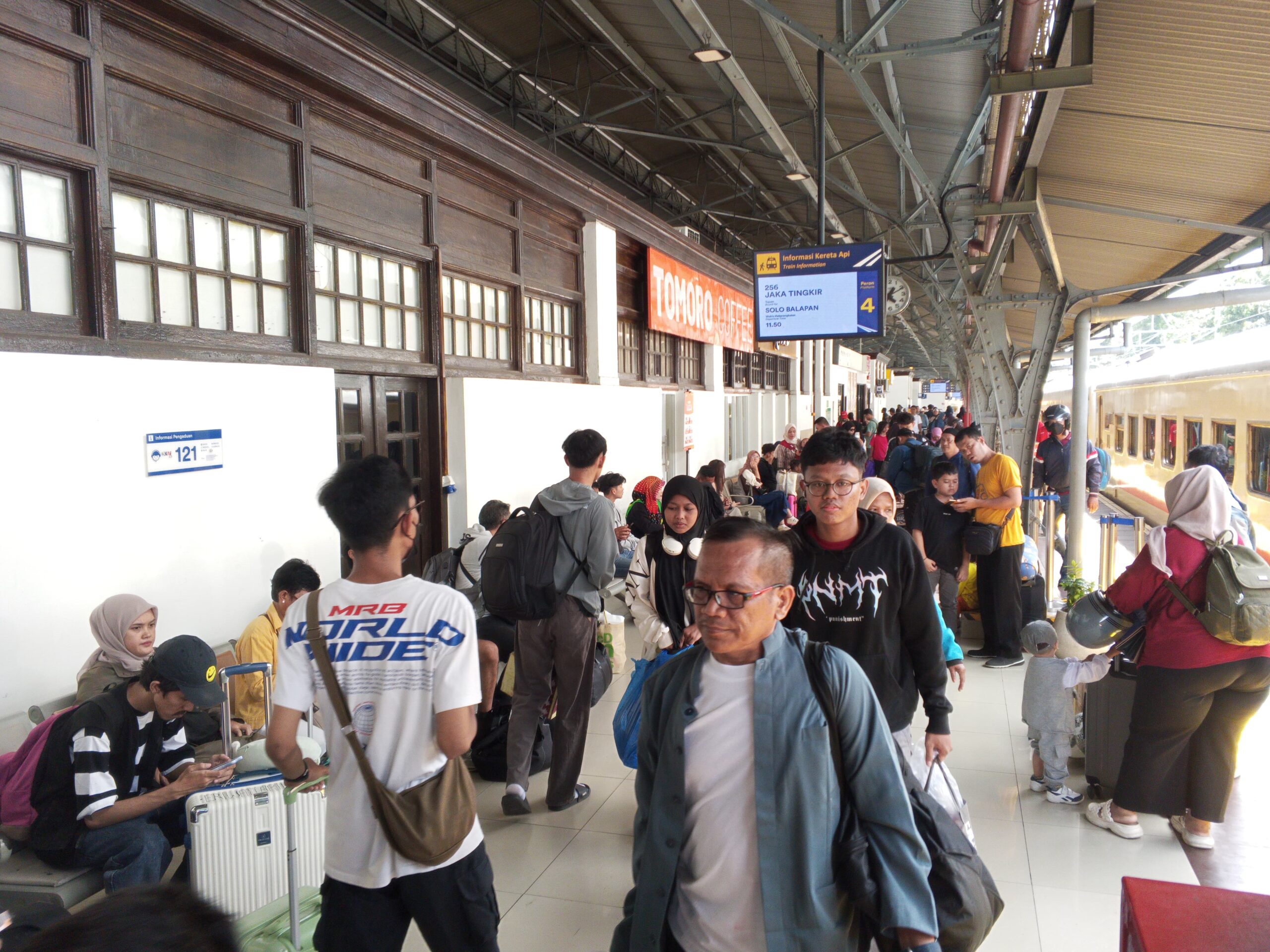 Angka Penumpang Capai 6,6 Juta saat Libur Waisak, KAI Buktikan Kapasitas dan Keandalan Layanannya