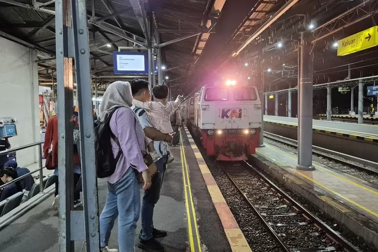 Kereta Daop 6 Kebanjiran Penumpang 65 Persen Saat Libur Waisak